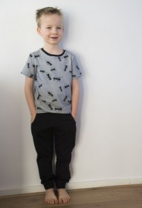 Ants Outfit - Rowan Tee and Domi Sweatpants - Sewn by Pienkel
