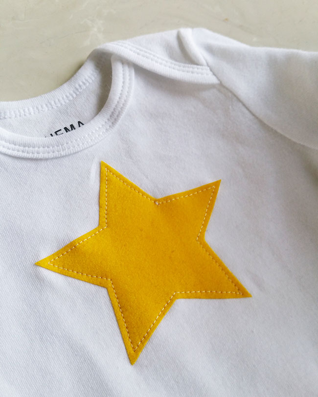 Baby Pyjama with Star Details - Pienkel for Bernina Blog - www.pienkel.com