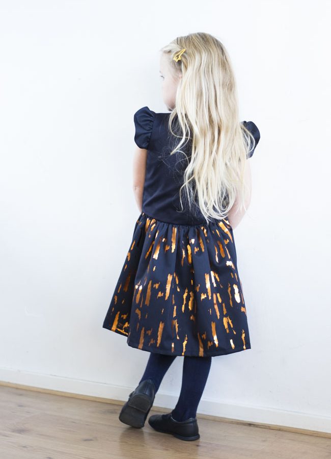 Hanami Dress Pattern by Straightgrain - Loxia Fabric by Lotte Martens - Sewn by Pienkel